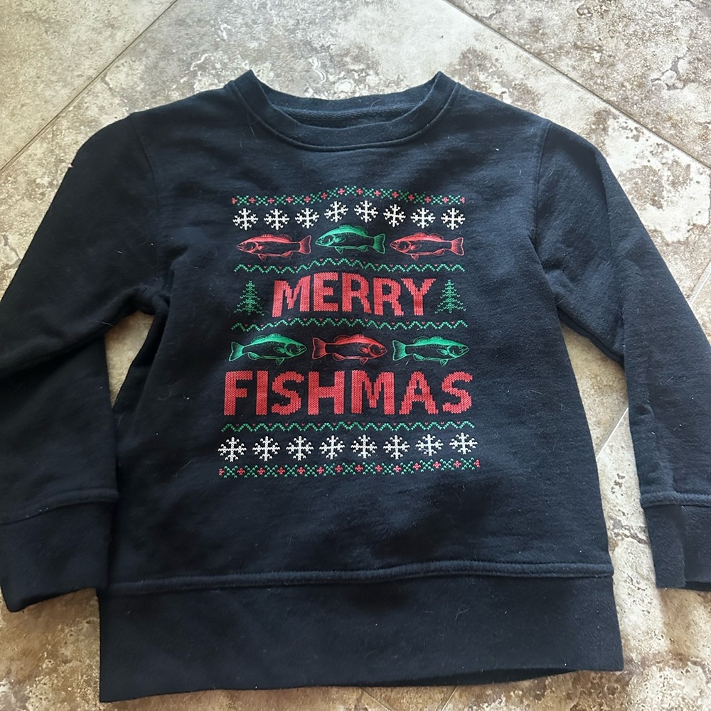 Merry Fishmas sweatshirt from Bass Pro small